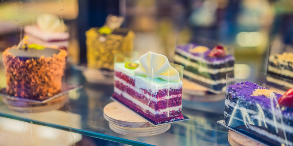 Pâtisseries parisiennes en couple.