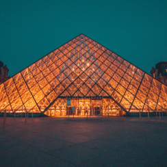 Pyramide Du Louvre