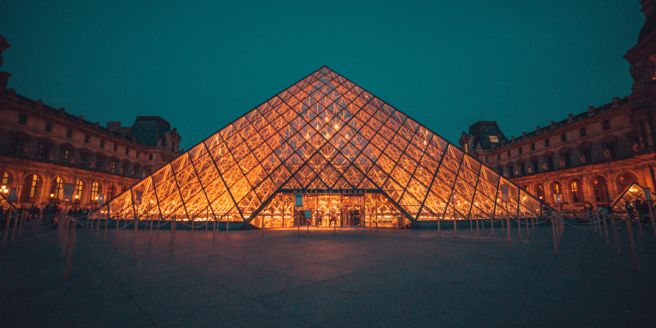 Pyramide Du Louvre