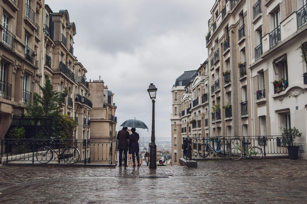 Montmartre sous la pluie à Paris